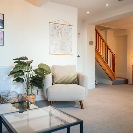 Camellia With Private Garden Bowness-on-Windermere