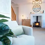 Camellia With Private Garden Bowness-on-Windermere