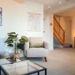 Camellia With Private Garden Bowness-on-Windermere