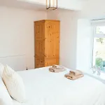 Camellia With Private Garden Bowness-on-Windermere