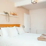 Camellia With Private Garden Bowness-on-Windermere