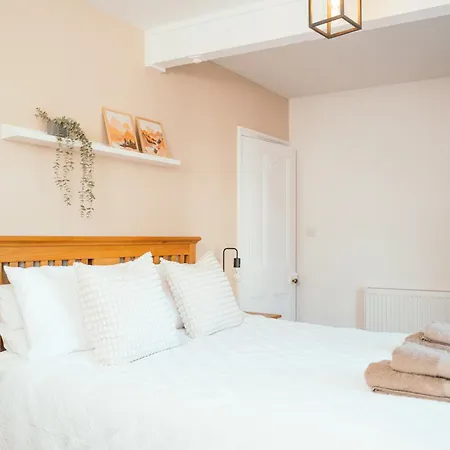 Camellia With Private Garden Bowness-on-Windermere