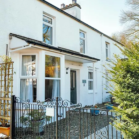 Camellia With Private Garden Bowness-on-Windermere