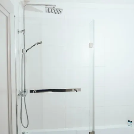 Camellia With Private Garden Bowness-on-Windermere